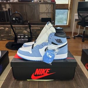 ‼️🚨SOLD🚨‼️ Air Jordan 1 High OG, UNC, University Blue Men’s size 10